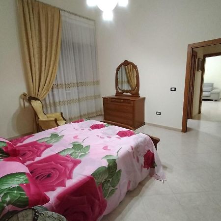 Casa Vacanze Al Castello Trani Bagian luar foto