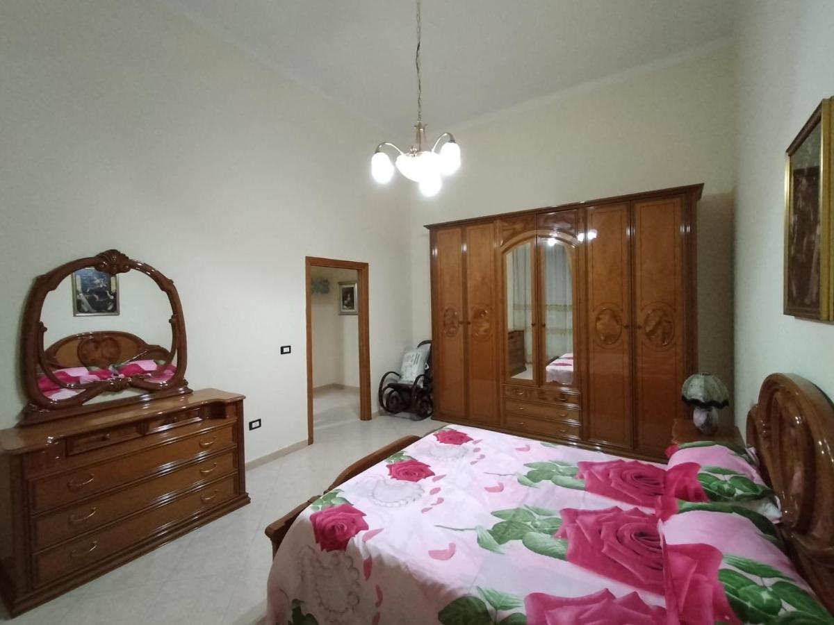 Casa Vacanze Al Castello Trani Bagian luar foto