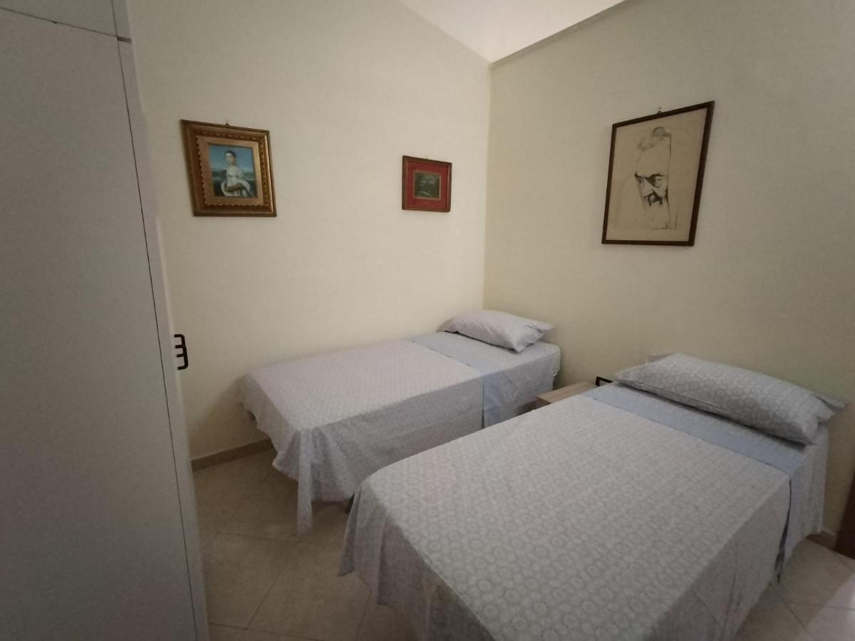 Casa Vacanze Al Castello Trani Bagian luar foto